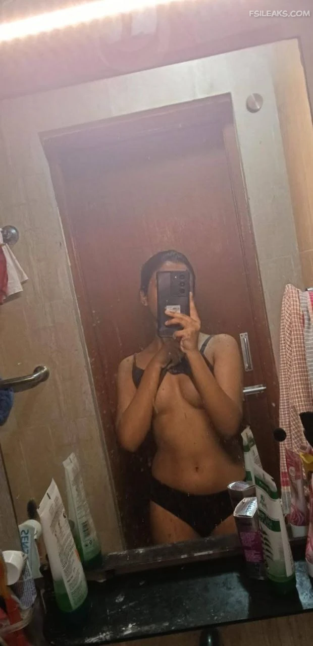 Slim Young Bengali Girl Nude Show Photos - 17