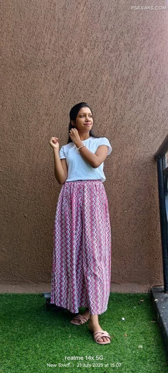 Slim Young Bengali Girl Nude Show Photos - 19