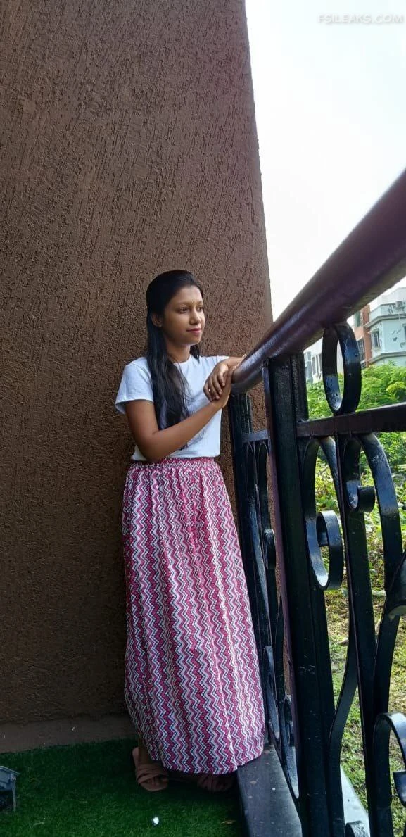 Slim Young Bengali Girl Nude Show Photos - 21