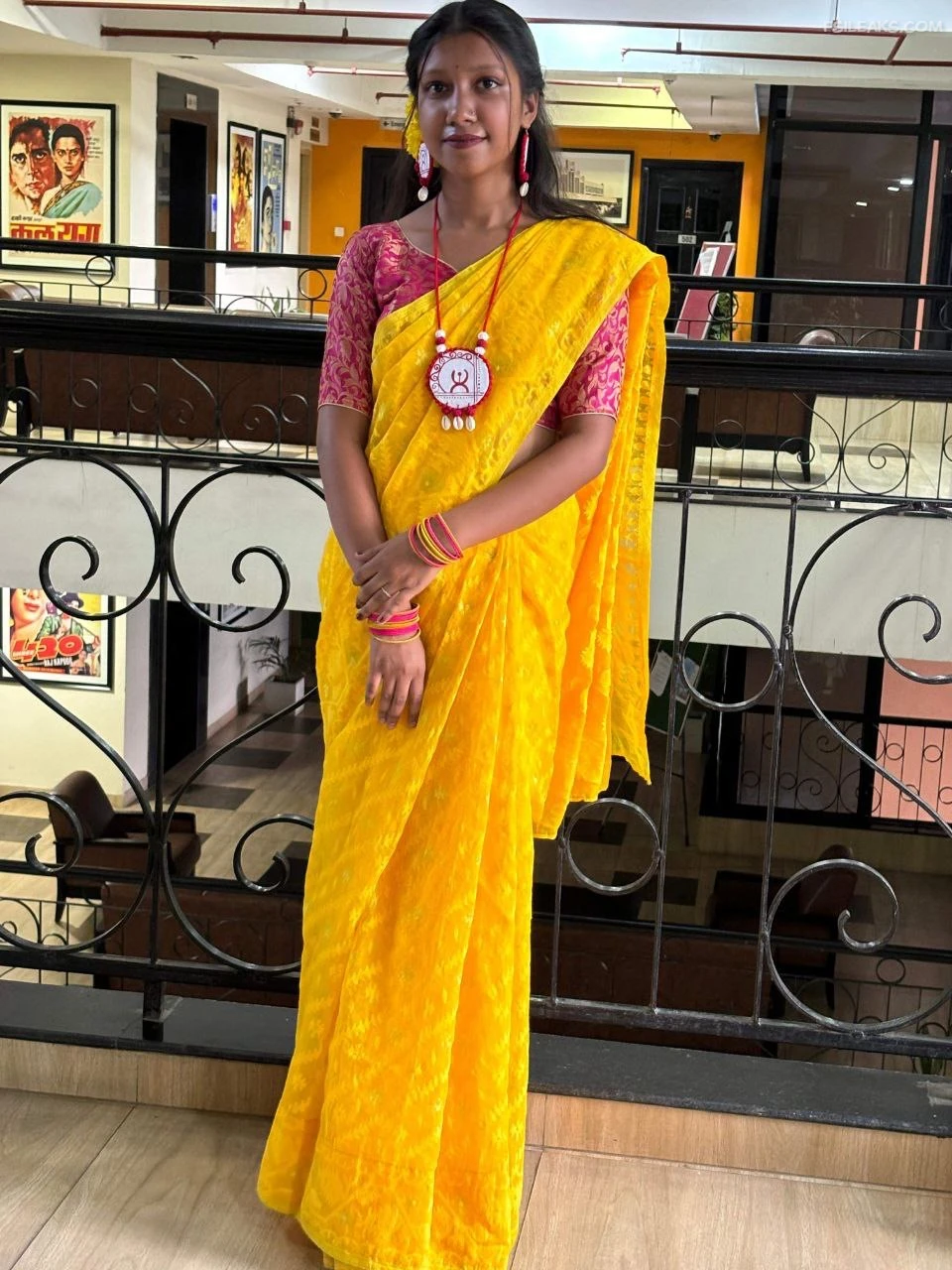 Slim Young Bengali Girl Nude Show Photos - 27