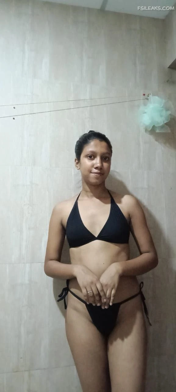 Slim Young Bengali Girl Nude Show Photos - 7