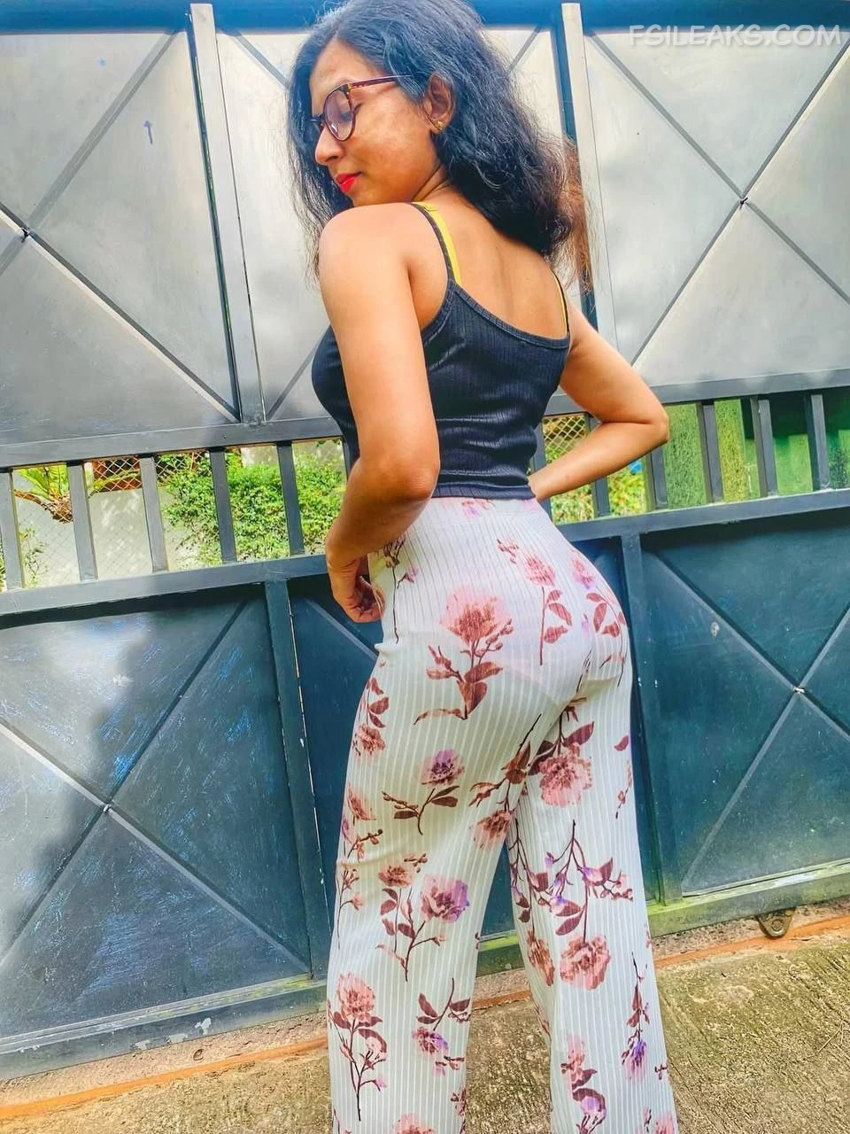 Sri Lankan Hot Wife Nude Show Photos - 3