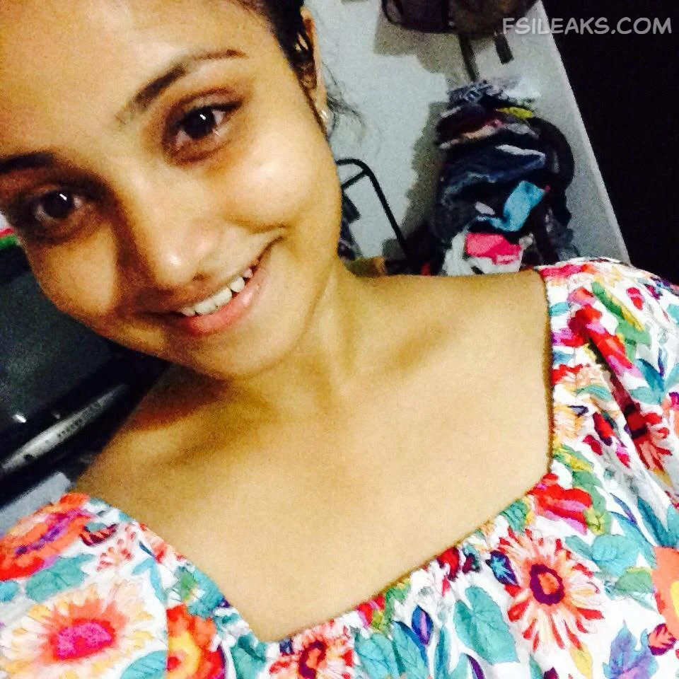 Sri Lankan Model Fully Nude Show With Boyfriend Photos - 1