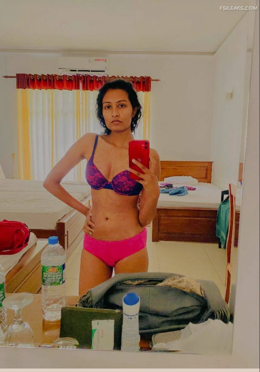 Sri Lankan Slim Girl Nude Show Photos - 5