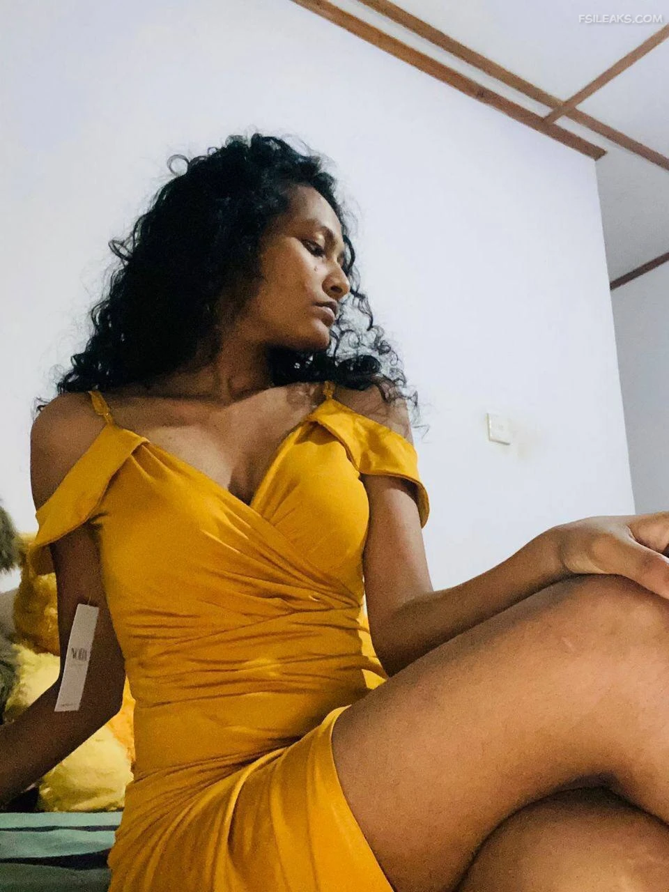 Sri Lankan Slim Girl Nude Show Photos - 15