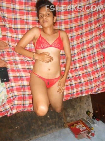 Sri Lankan Slim Girl Nude Show Photos - 9