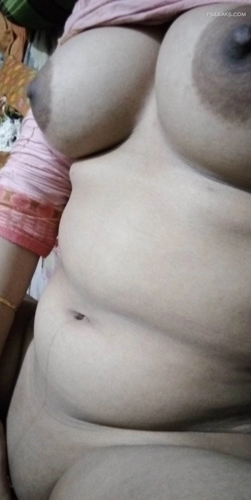 Bangladeshi Hijabi Bhabhi Nude Show Photos - 39