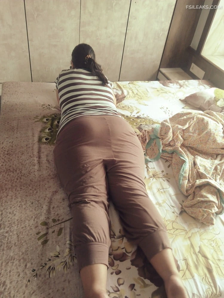 Beautiful Milf In White Bra Nude Show Photos - 15