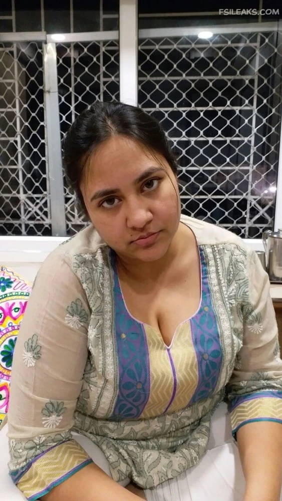 Beautiful Milf In White Bra Nude Show Photos - 23