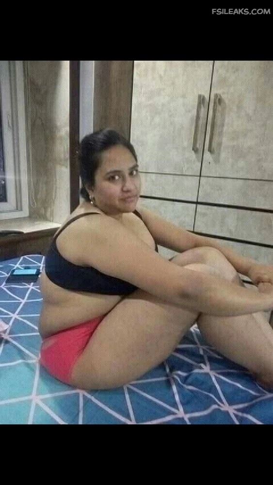 Beautiful Milf In White Bra Nude Show Photos - 5