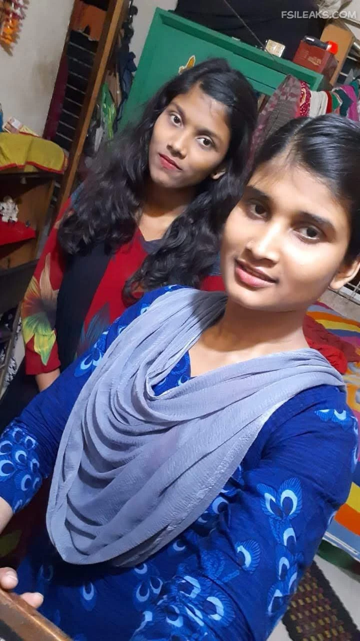 Beautiful Slim Girl Nude Show Photos - 23