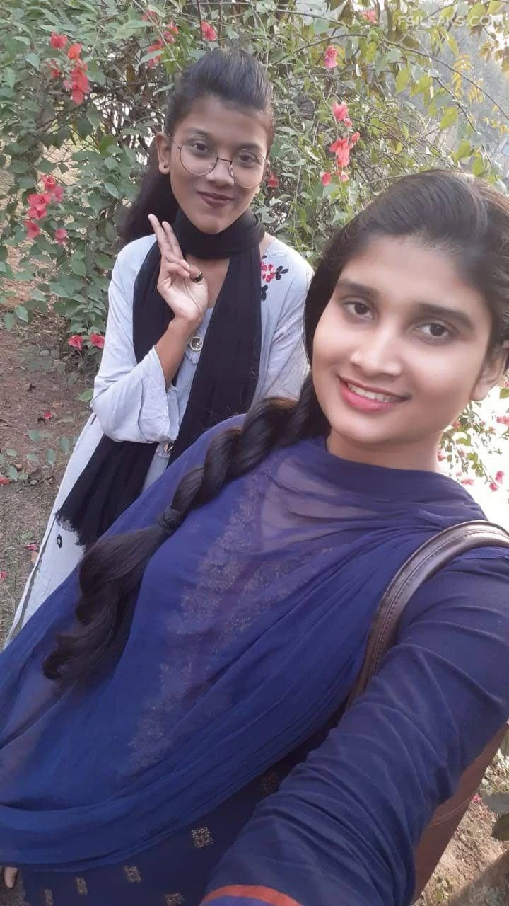 Beautiful Slim Girl Nude Show Photos - 25