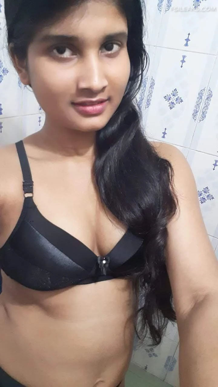 Beautiful Slim Girl Nude Show Photos - 29