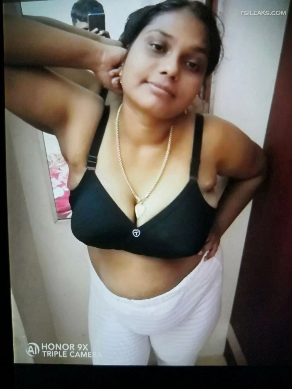 Beautiful Tamil Girlfriend Nude Show Photos - 2 Beautiful Tamil Girlfriend Nude Show Photos - 1