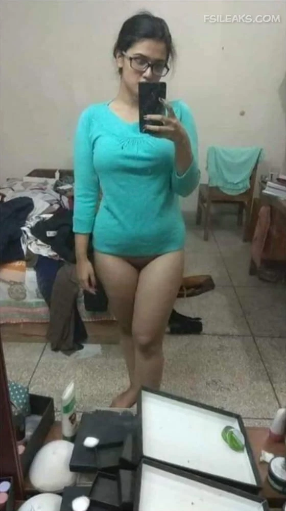 Big Boobs Sexy Girlfriend Nude Show Photos - 23