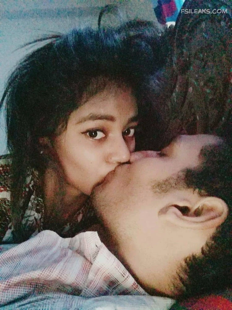 Big Boobs Sexy Girlfriend Nude Show Photos - 39