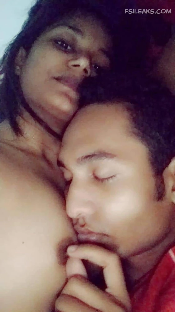 Big Boobs Sexy Girlfriend Nude Show Photos - 3