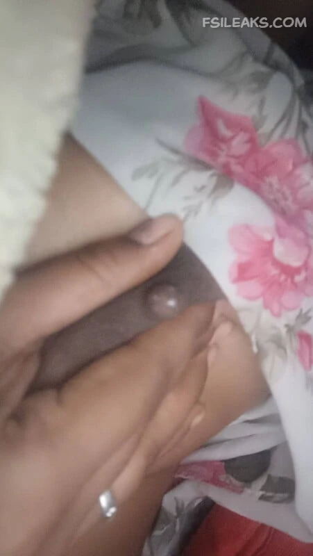 Horny Bhabhi Boob Milk Nude Show Photos - 31