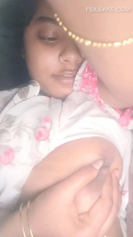 Horny Bhabhi Boob Milk Nude Show Photos - 4 Horny Bhabhi Boob Milk Nude Show Photos - 3