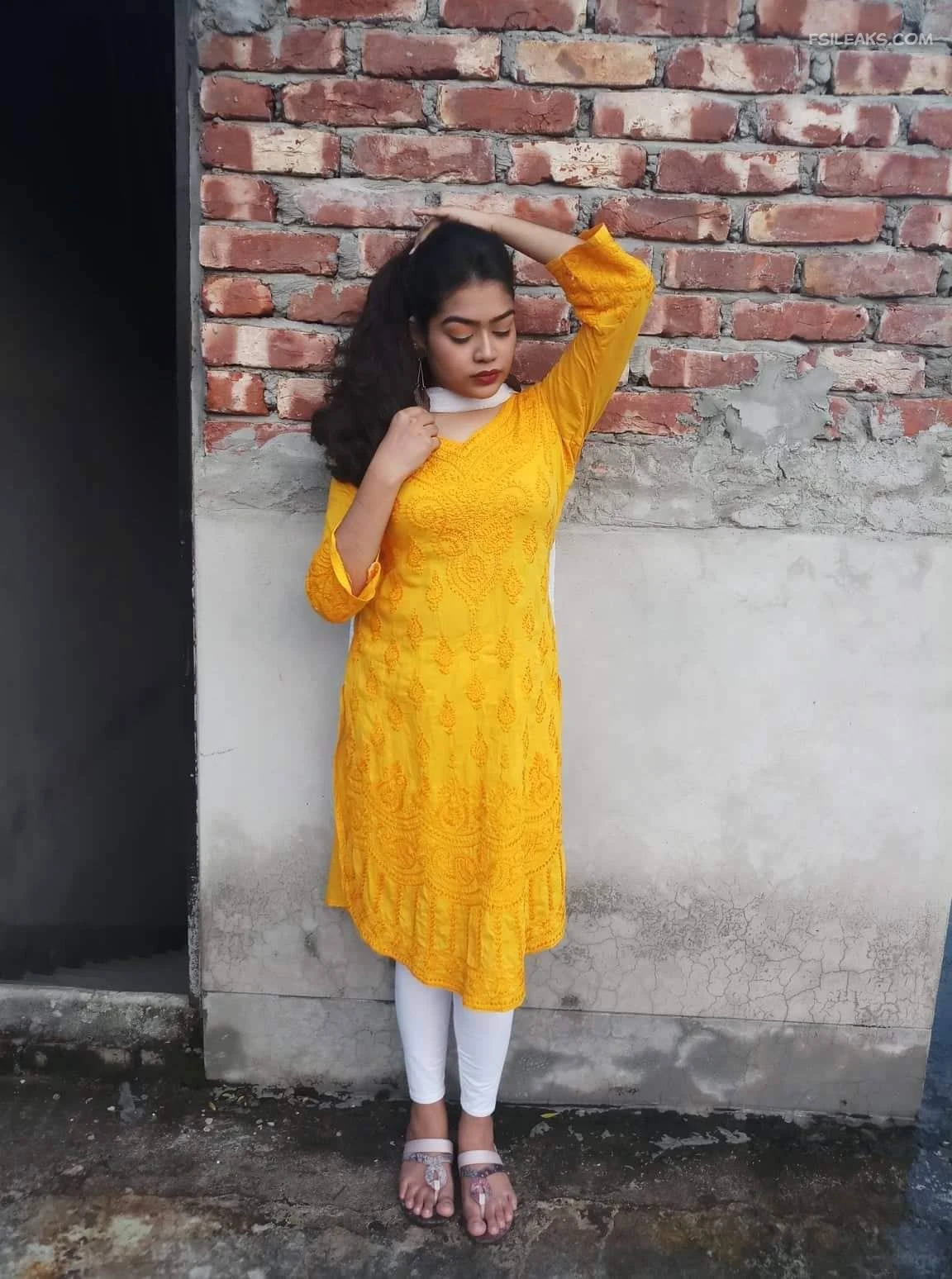 Horny Girl Showing Wet Pussy Nude Show Photos - 1