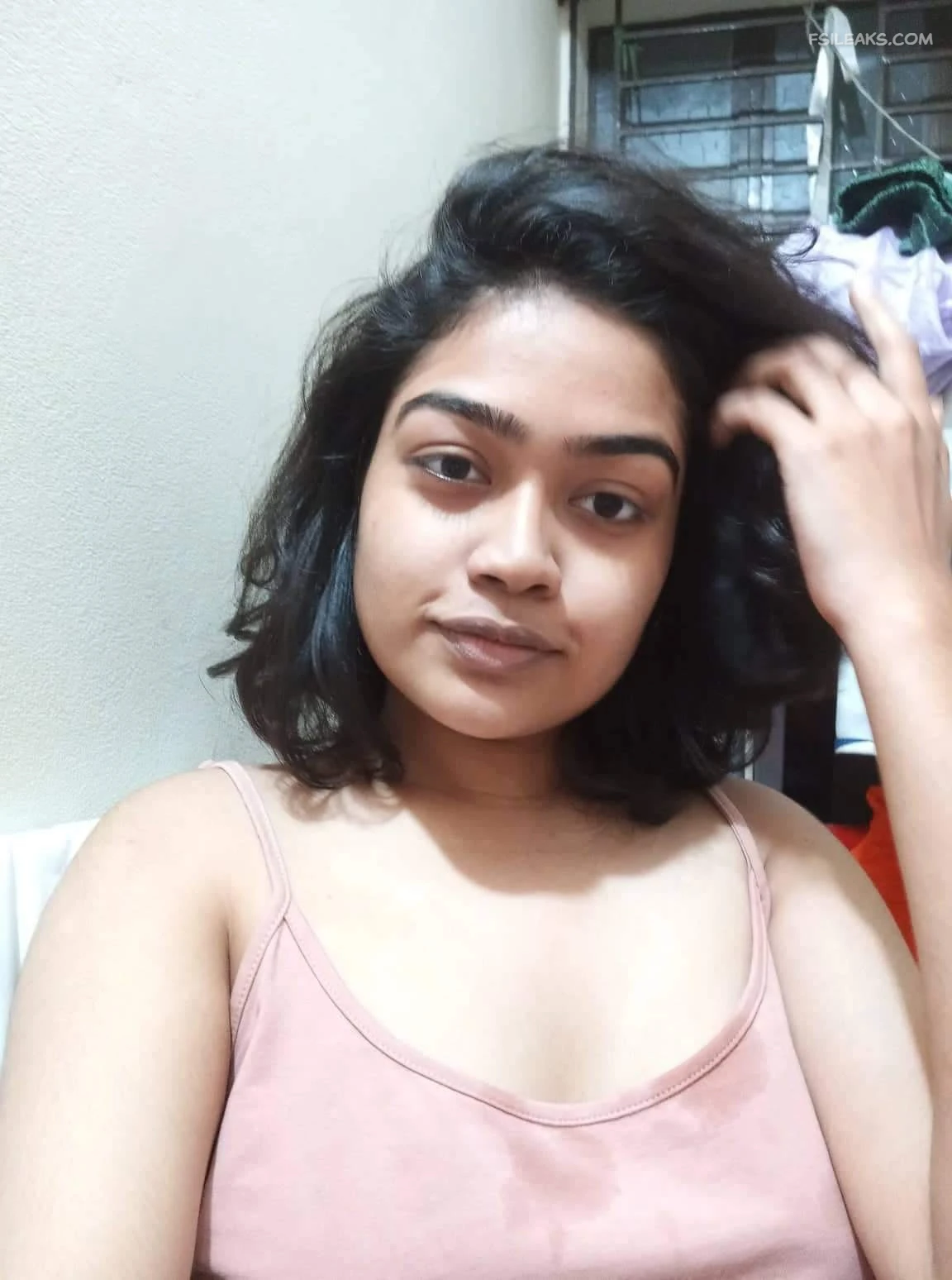 Horny Girl Showing Wet Pussy Nude Show Photos - 11