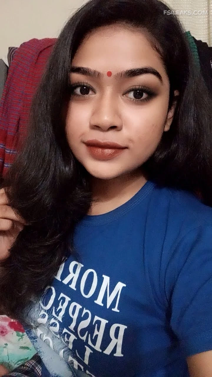 Horny Girl Showing Wet Pussy Nude Show Photos - 13