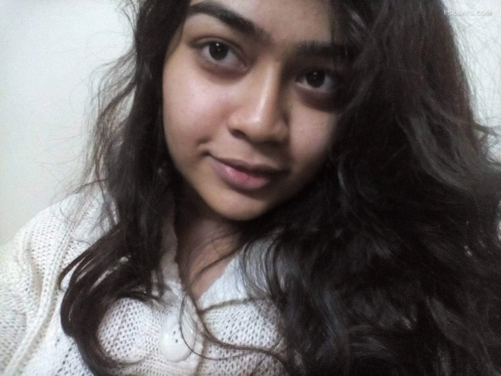 Horny Girl Showing Wet Pussy Nude Show Photos - 15