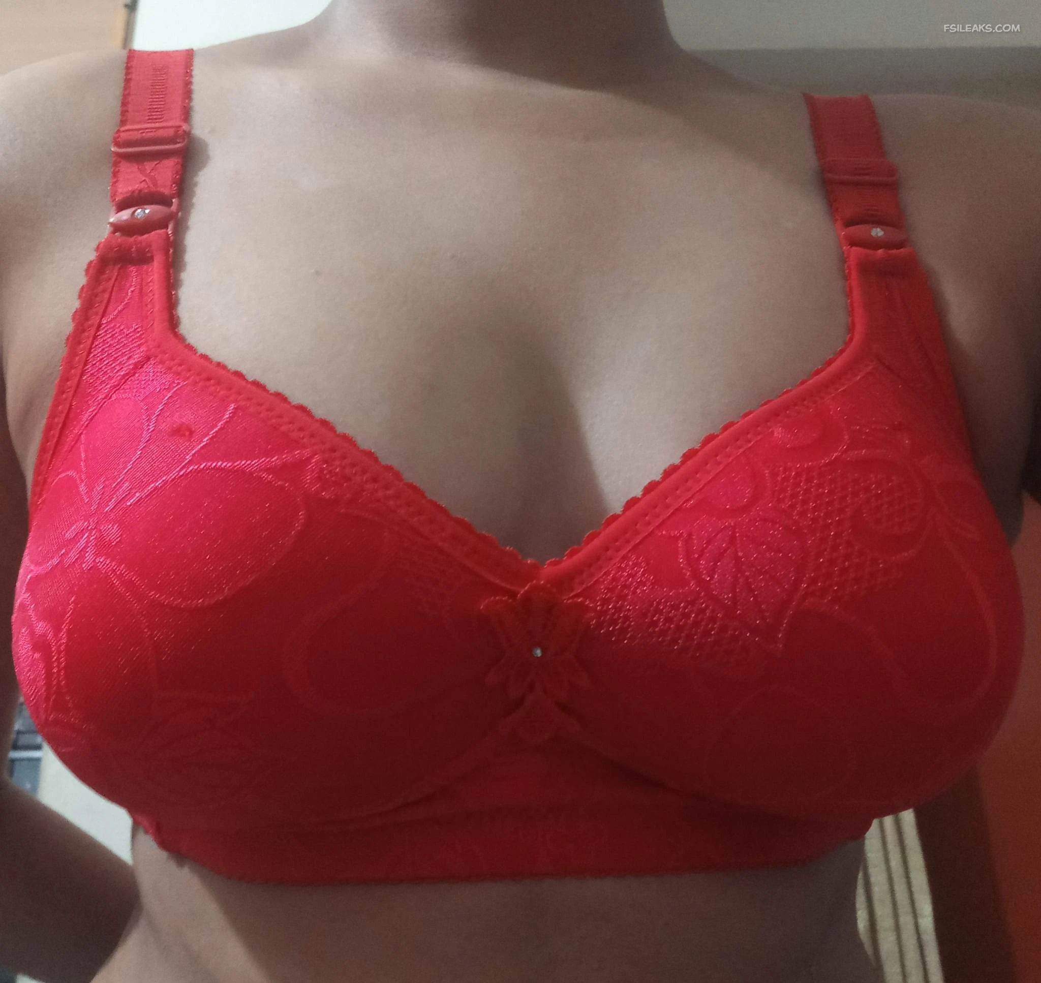 Horny Girl Showing Wet Pussy Nude Show Photos - 19