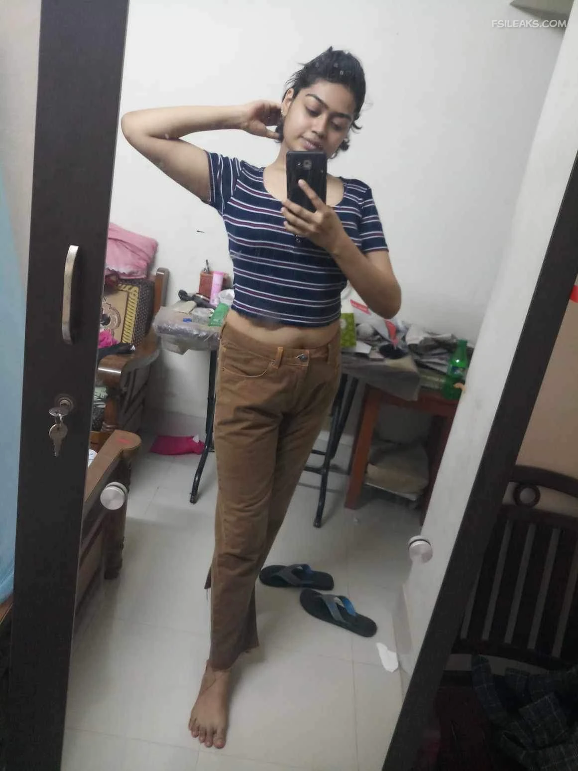 Horny Girl Showing Wet Pussy Nude Show Photos - 25