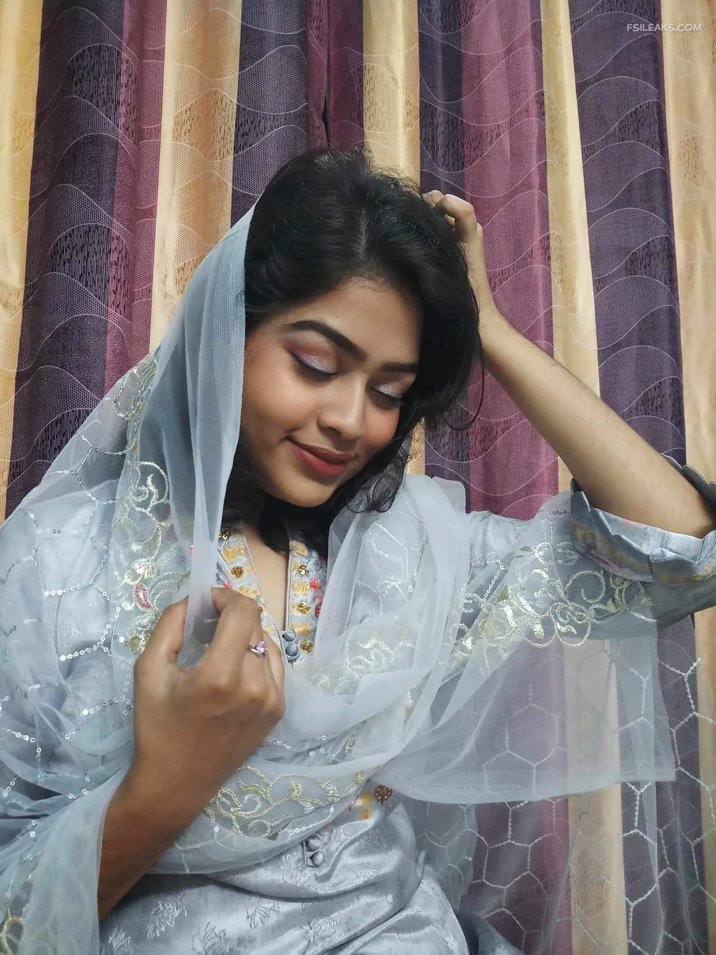 Horny Girl Showing Wet Pussy Nude Show Photos - 27