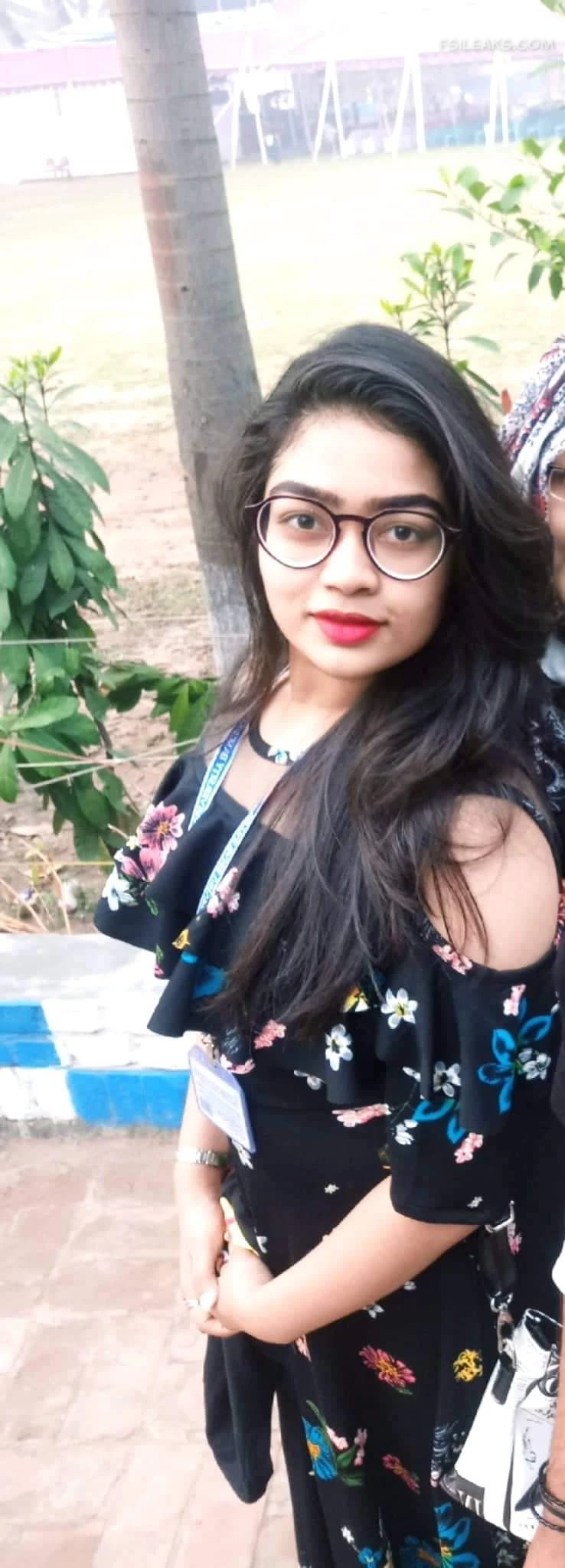 Horny Girl Showing Wet Pussy Nude Show Photos - 33