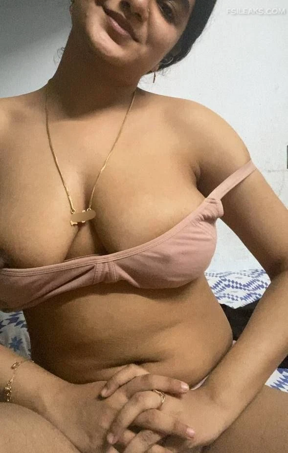 Mallu Beautiful Wife Nude Show Photos - 23