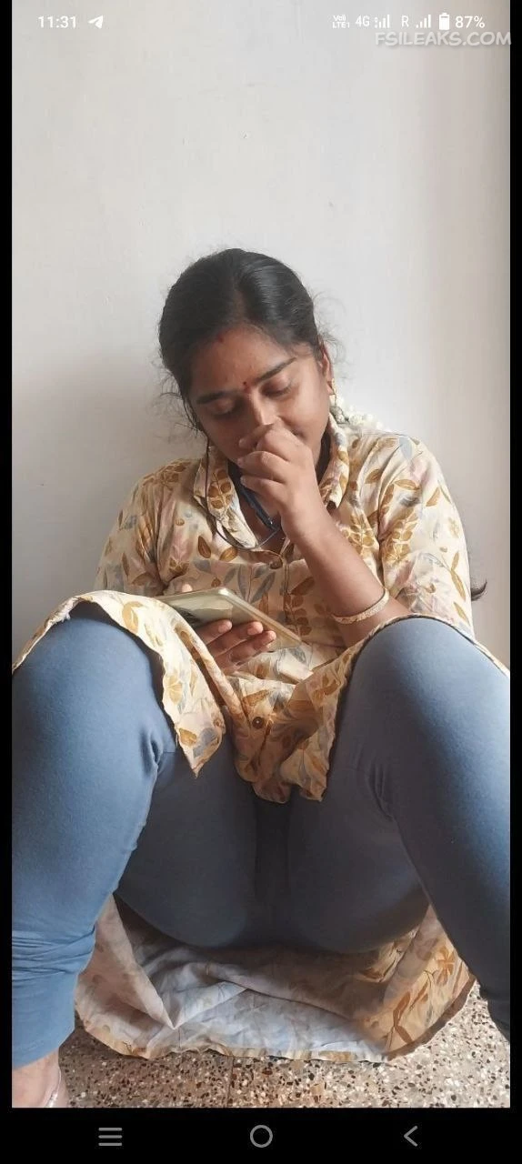 Married Tamil Bhabhi Nude Show Photos - 9