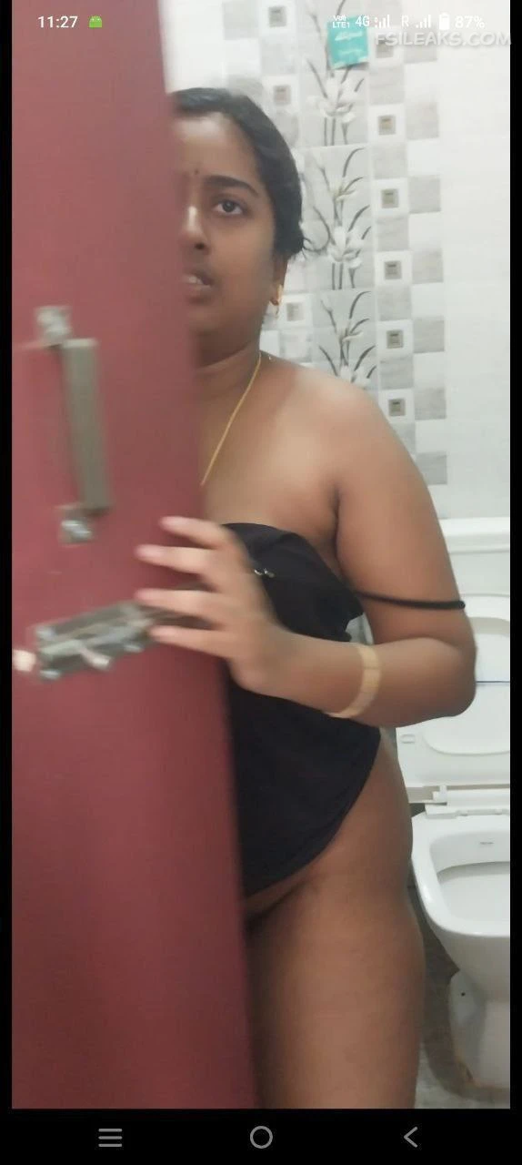 Married Tamil Bhabhi Nude Show Photos - 17