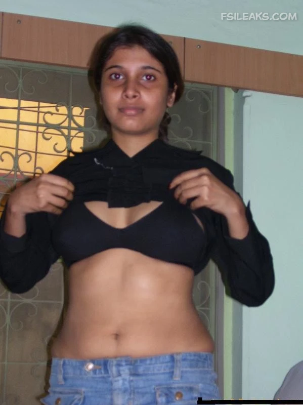 Naughty Indian Girlfriend Nude Show Photos - 6 Naughty Indian Girlfriend Nude Show Photos - 5