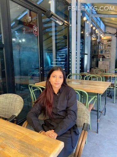 Sexy Indian Girlfriend Nude Show Photos - 9