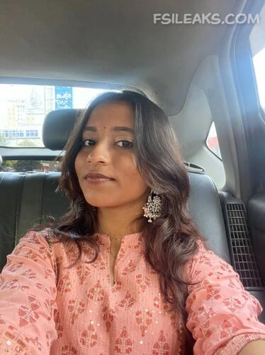 Sexy Indian Girlfriend Nude Show Photos - 15