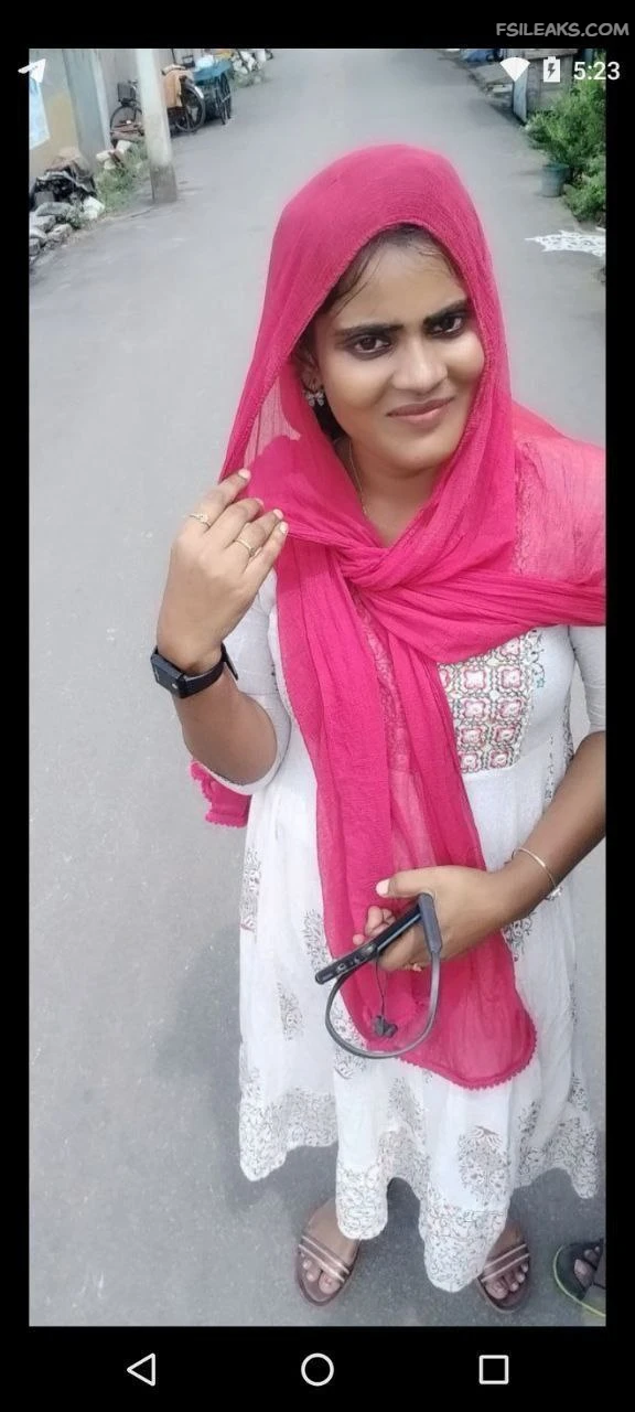 Slim Village Tamil Wife Nude Show Photos - 3