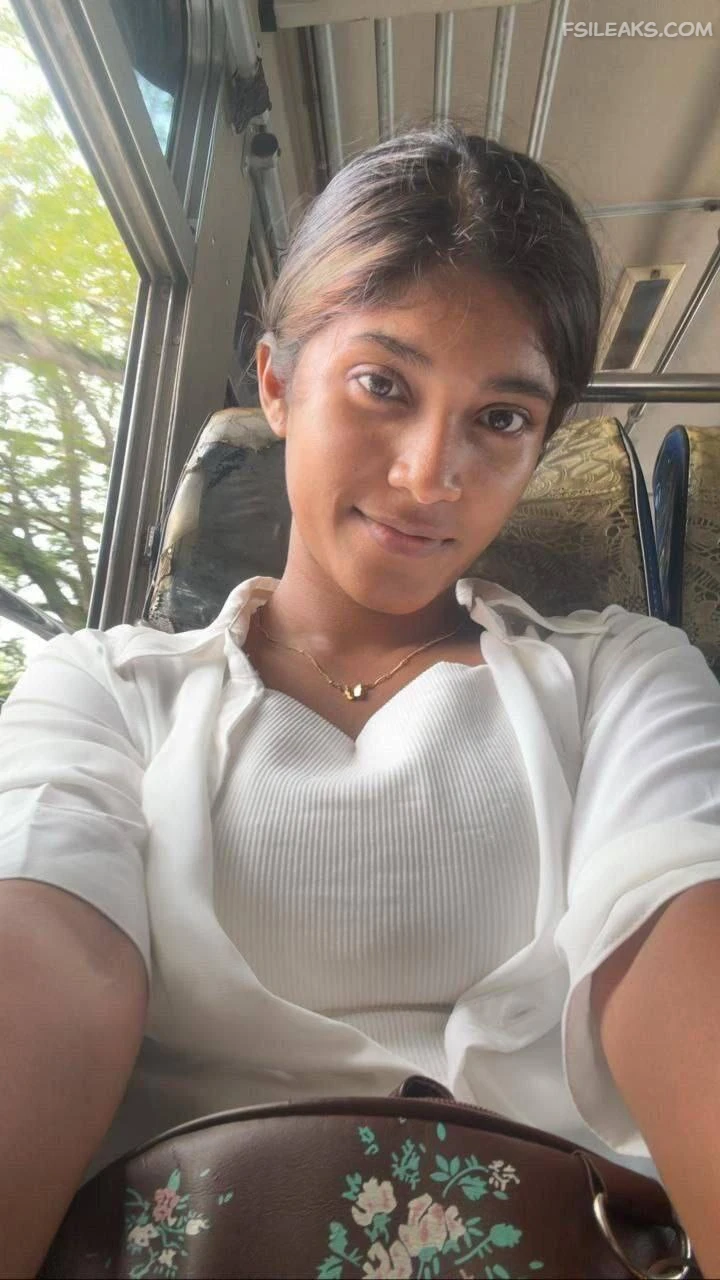 Snapchat Cute Sri Lankan Girl Nude Show Photos - 9