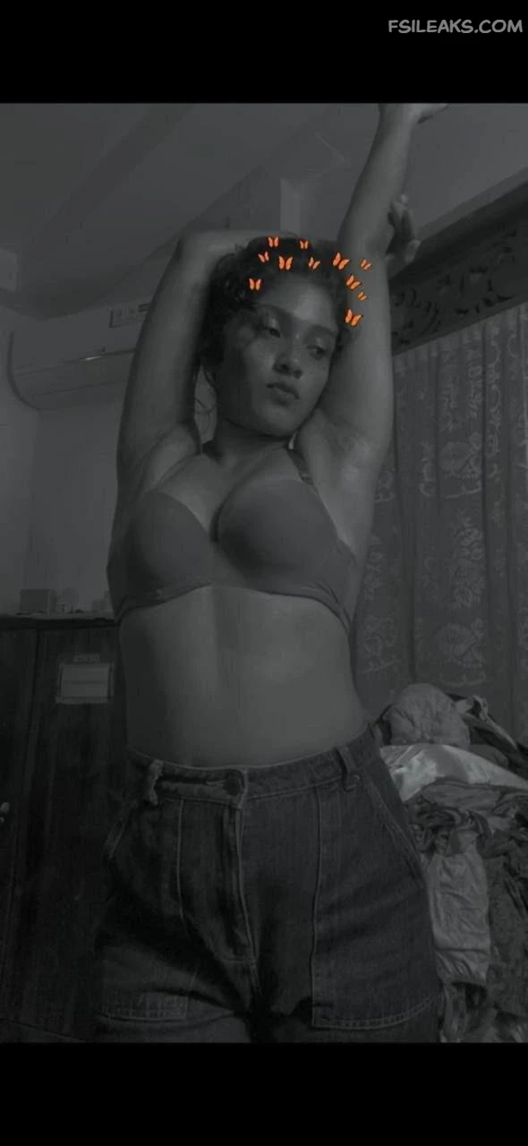 Snapchat Cute Sri Lankan Girl Nude Show Photos - 13