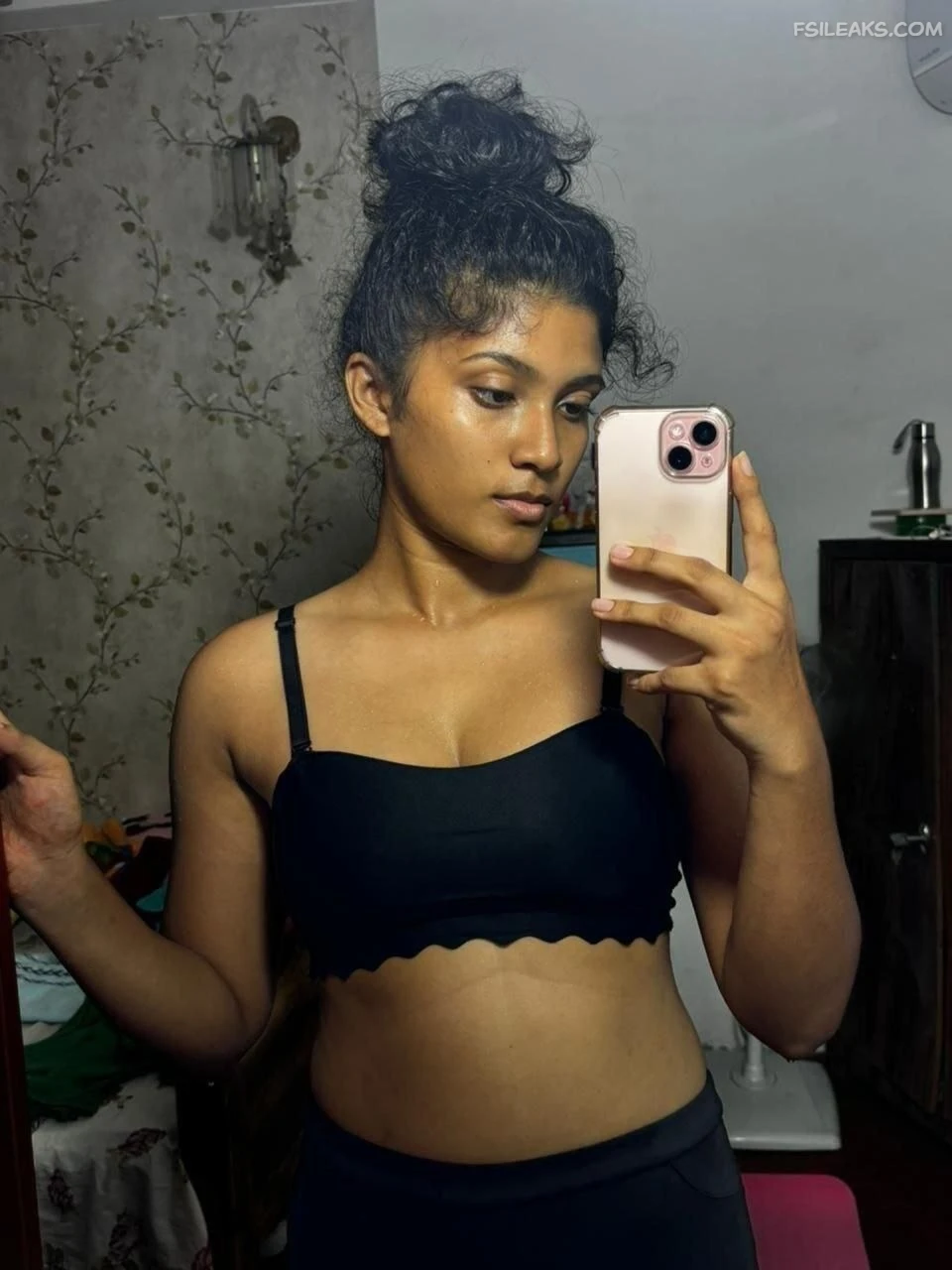 Snapchat Cute Sri Lankan Girl Nude Show Photos - 15