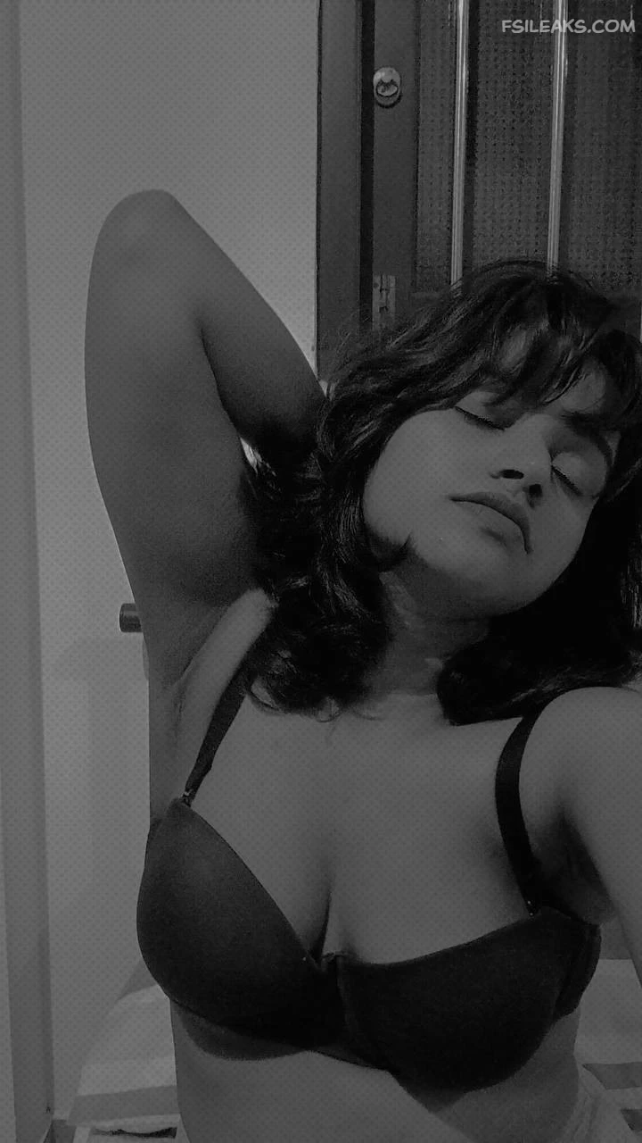 Sri Lankan Cute Girl Showing Body Nude Show Photos Part 1 - 15