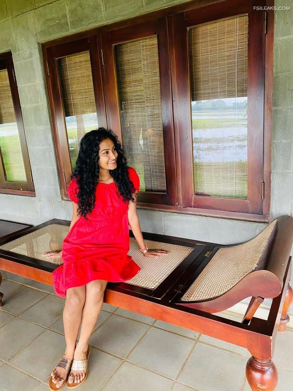 Sri Lankan Slim Girl Nude Show Photos - 1