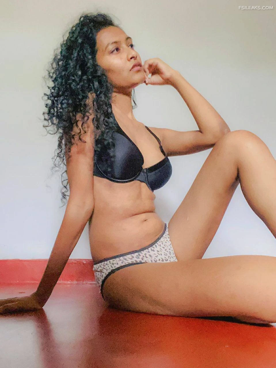 Sri Lankan Slim Girl Nude Show Photos - 9