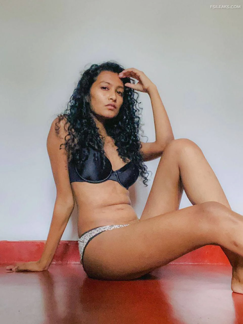 Sri Lankan Slim Girl Nude Show Photos - 13