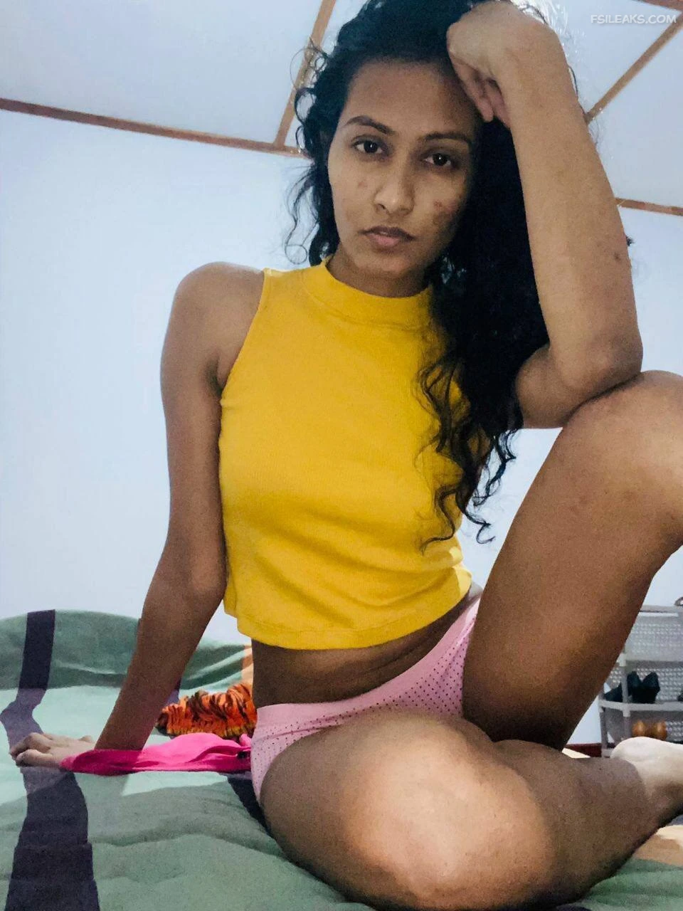 Sri Lankan Slim Girl Nude Show Photos - 15