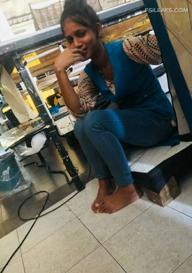 Young Lankan Girl Affair With Manager Leaked Nude Photos - 36 Young Lankan Girl Affair With Manager Leaked Nude Photos - 35