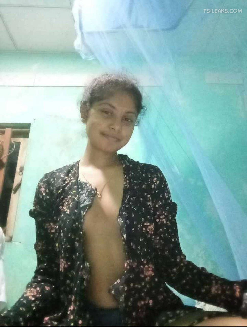 Young Sri Lankan Girl Nude Show Photos - 13