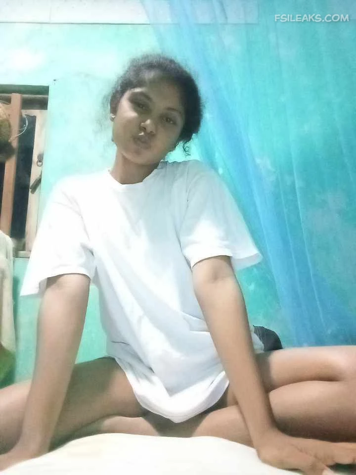 Young Sri Lankan Girl Nude Show Photos - 9